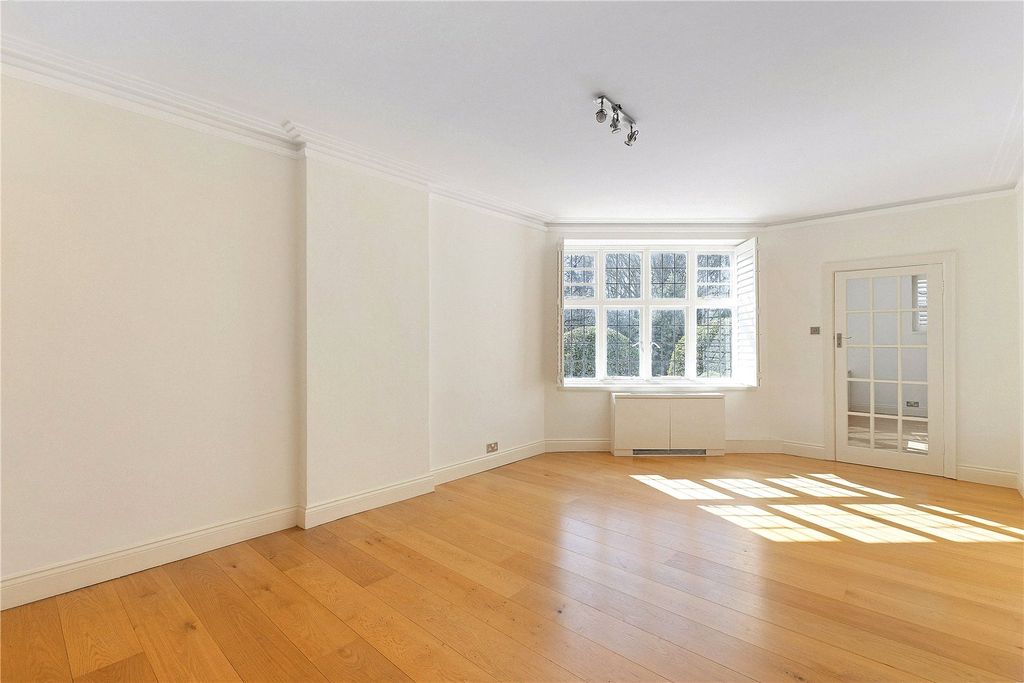 Property photo 3 of 11 Dining Room