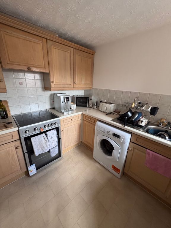 Property photo 3 of 5 Kitchen