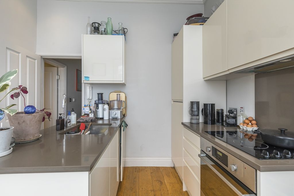 Property photo 3 of 8 Northchurch Road