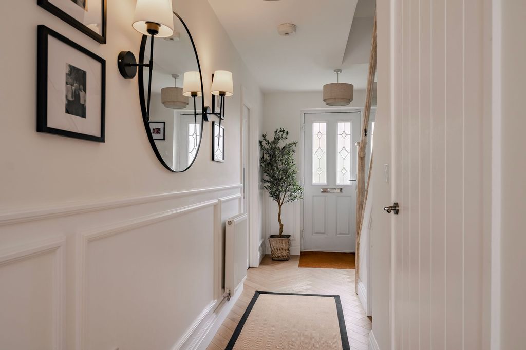 Property photo 2 of 25