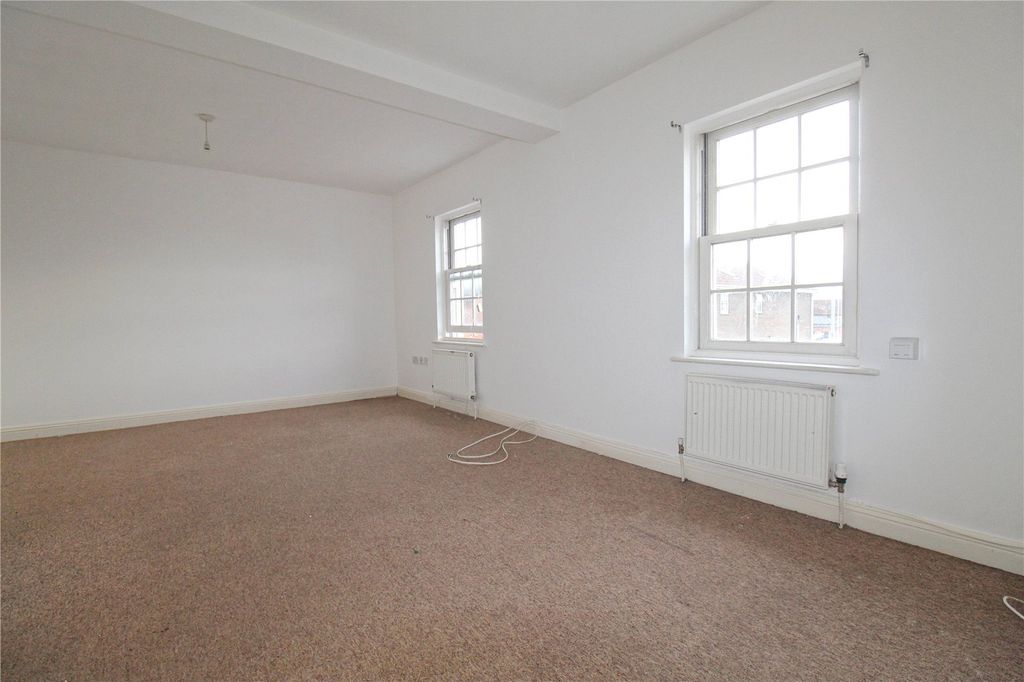 Property photo 2 of 15 Picture No. 12