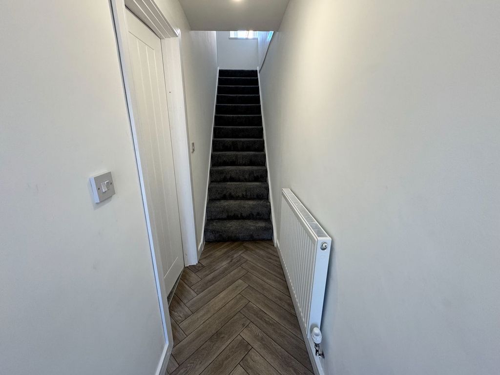 Property photo 3 of 28