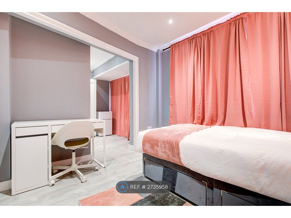 Property photo 1 of 6 Room 2