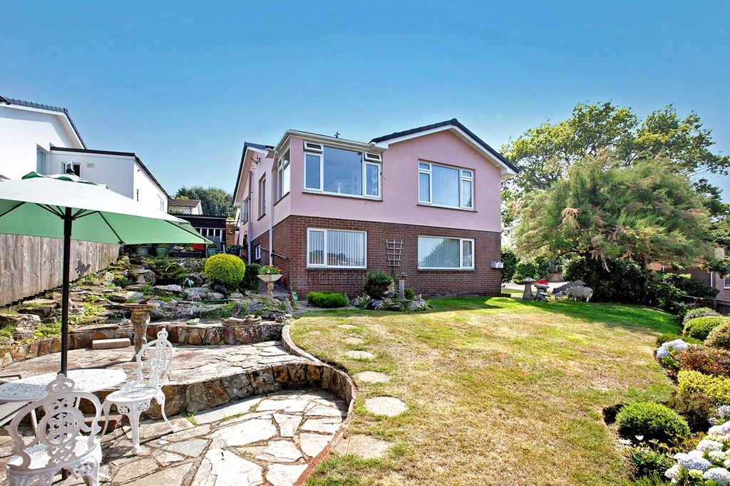 Property photo 2 of 20
