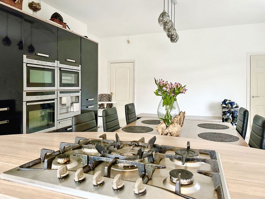 Property photo 3 of 24