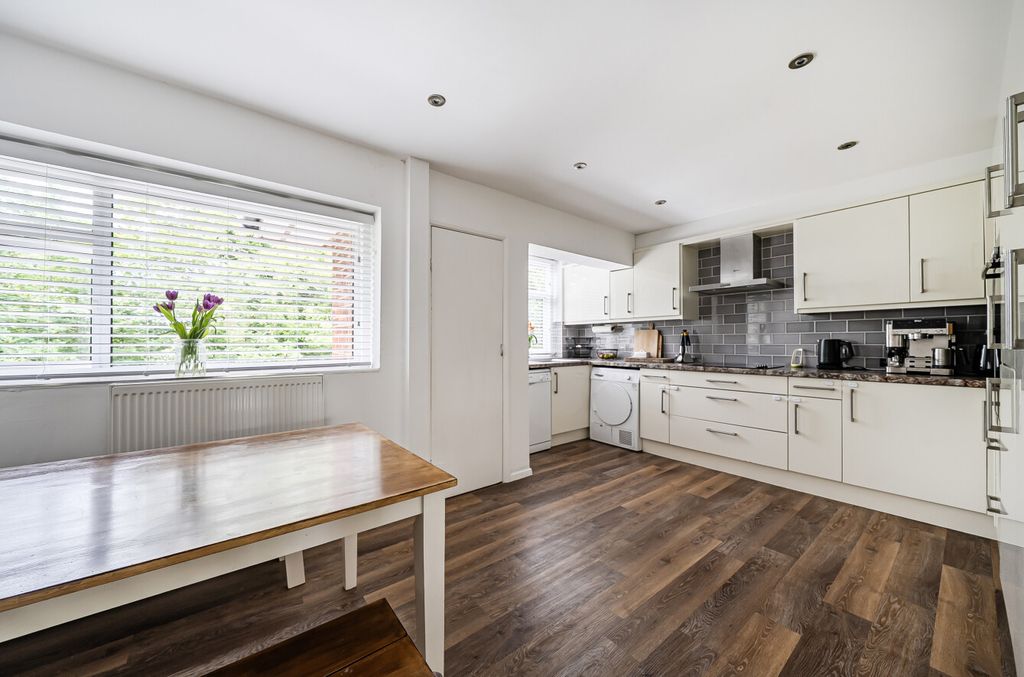 Property photo 2 of 20 1472554-15-6A2938...
