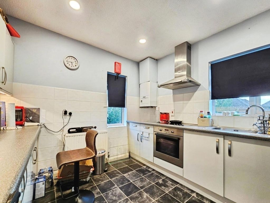 Property photo 3 of 7 Kitchen
