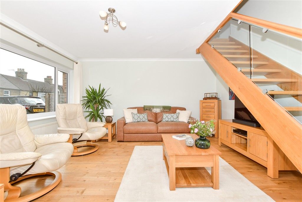 Property photo 3 of 13 Lounge