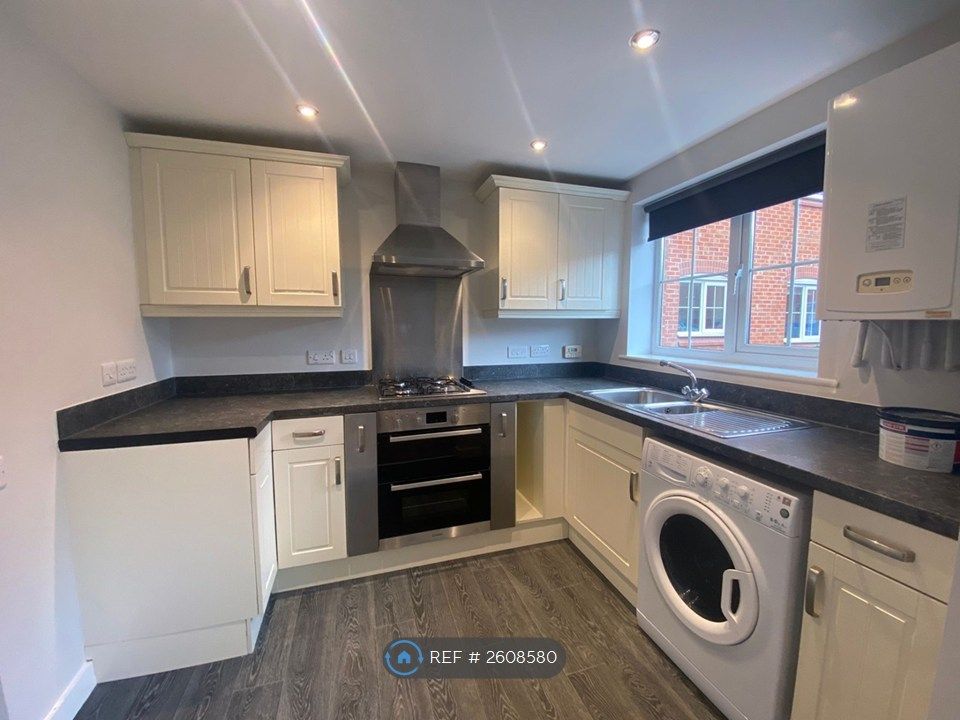 Property photo 3 of 10 Kitchen