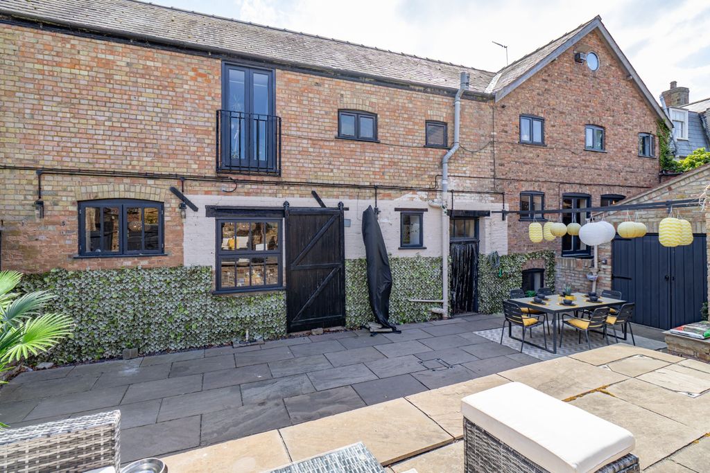 Property photo 1 of 45 4152950