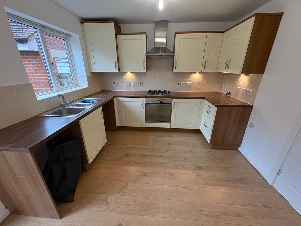 Property photo 3 of 18 Image