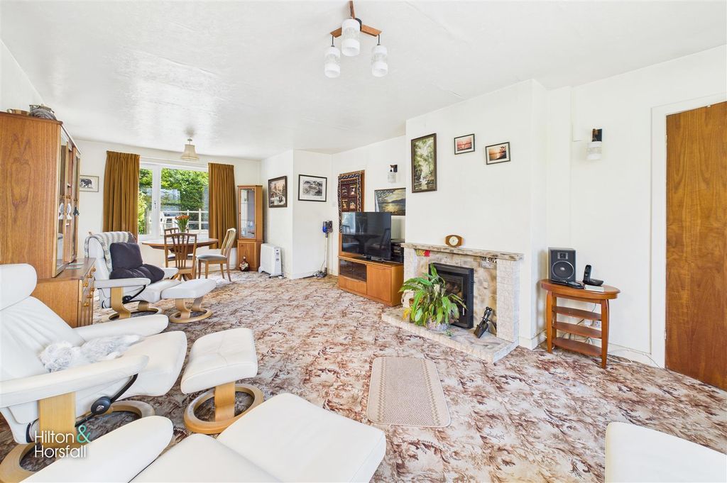 Property photo 2 of 12 Uplands Drive