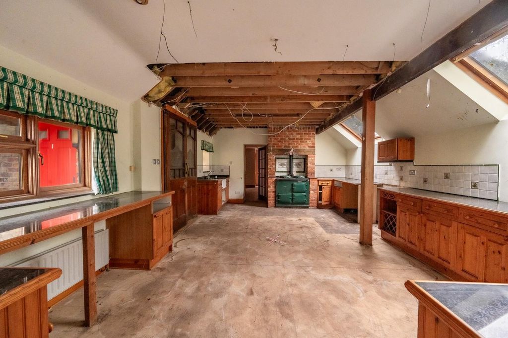 Property photo 3 of 22 Kitchen