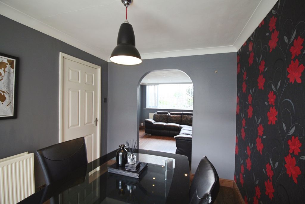 Property photo 3 of 18 Dining Room