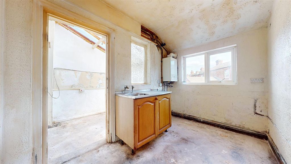 Property photo 3 of 19 Cambridge Road Kitchen
