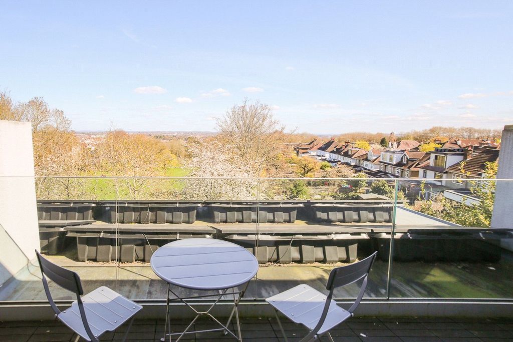 Property photo 2 of 15 Picture No. 18