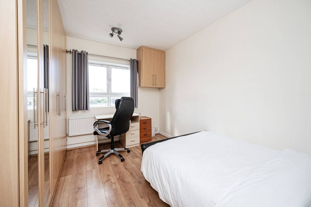 Property photo 2 of 11