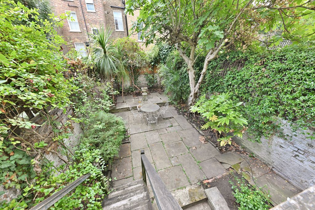 Property photo 3 of 19 Garden