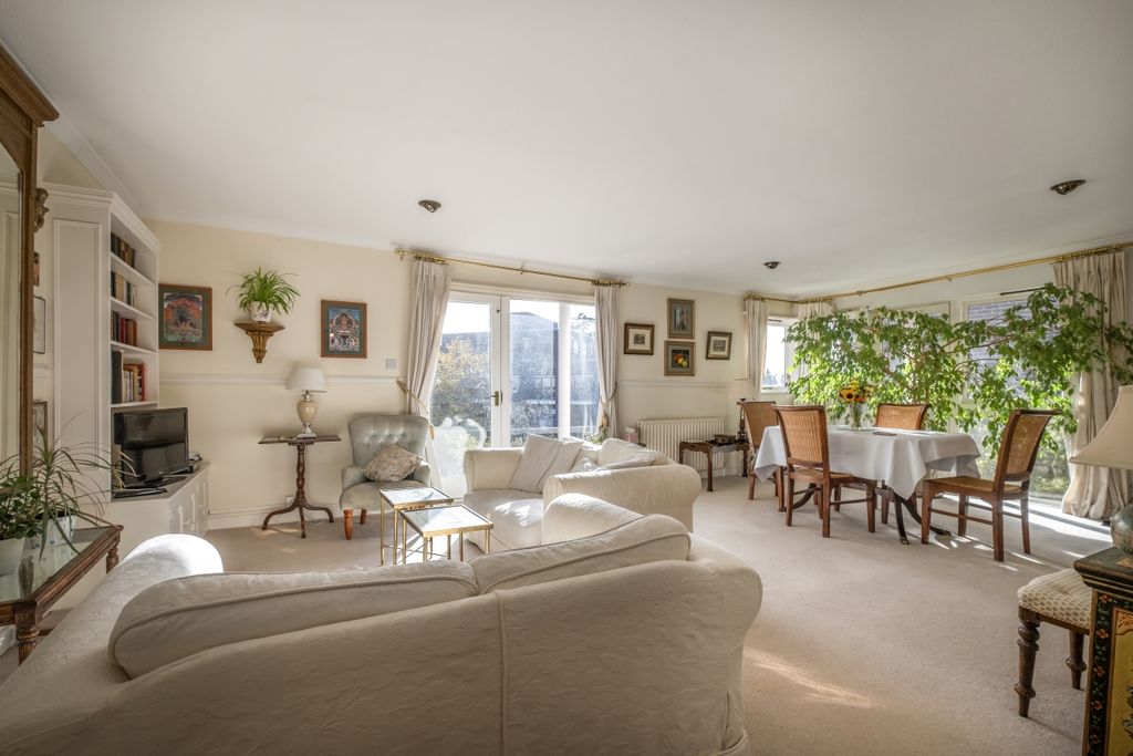 Property photo 1 of 9 Flat-16-Hawthorn-...