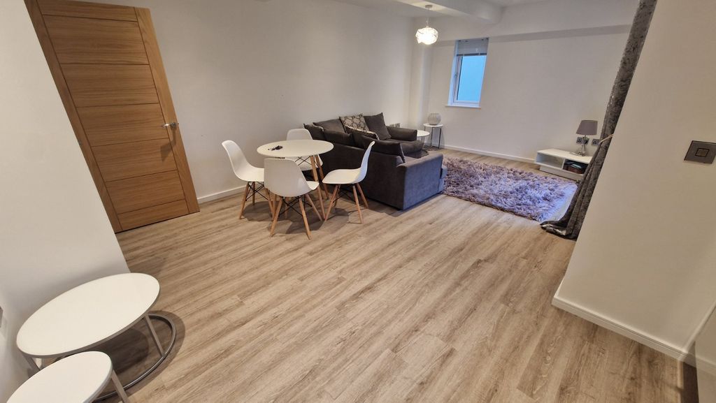 Additional image 9 of 2 bed flat to rentWightwick Court, Wolverhampton, West Midlands WV6