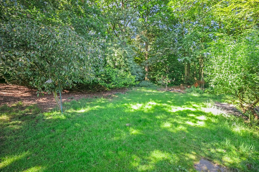 Property photo 2 of 27 Gardens