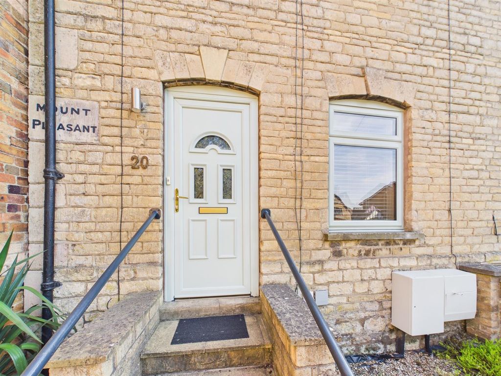 Property photo 3 of 11 Entrance