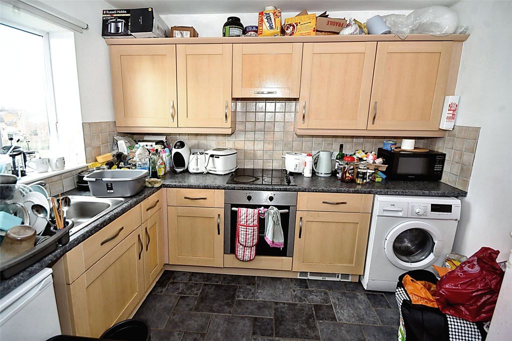 Property photo 2 of 5 Kitchen