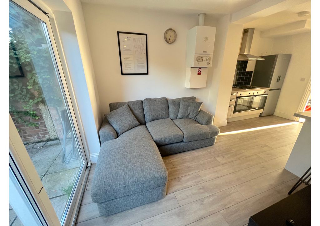 Property photo 3 of 9