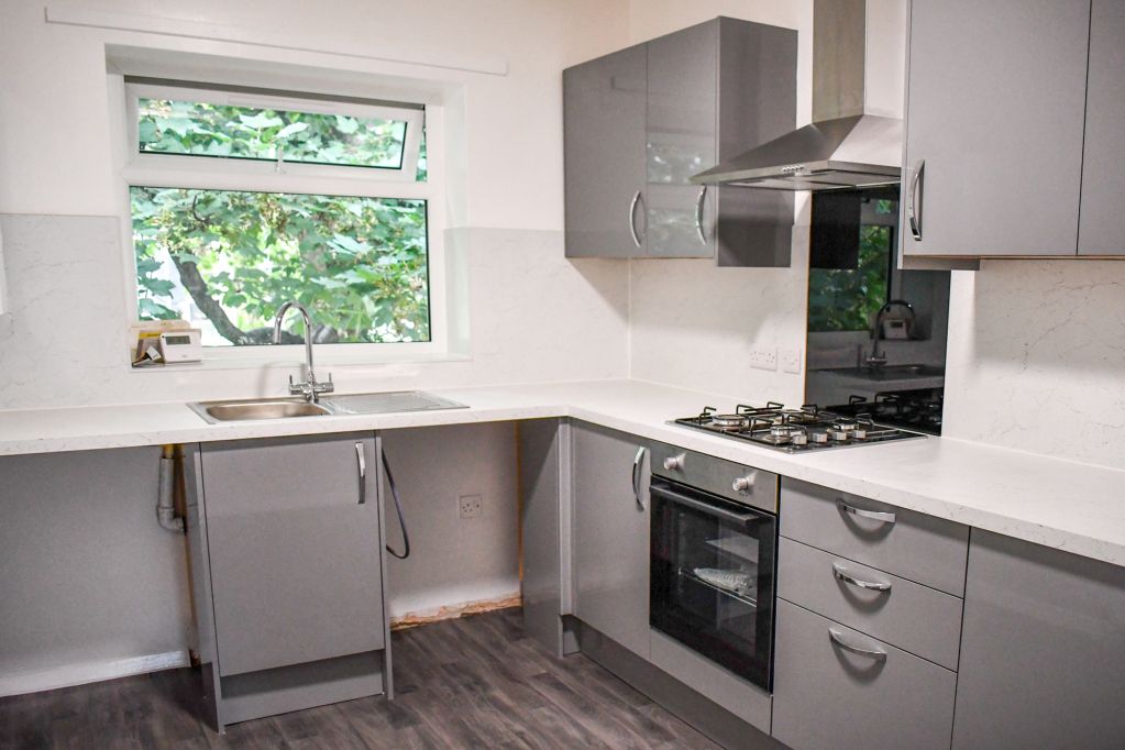 Property photo 3 of 7 Kitchen
