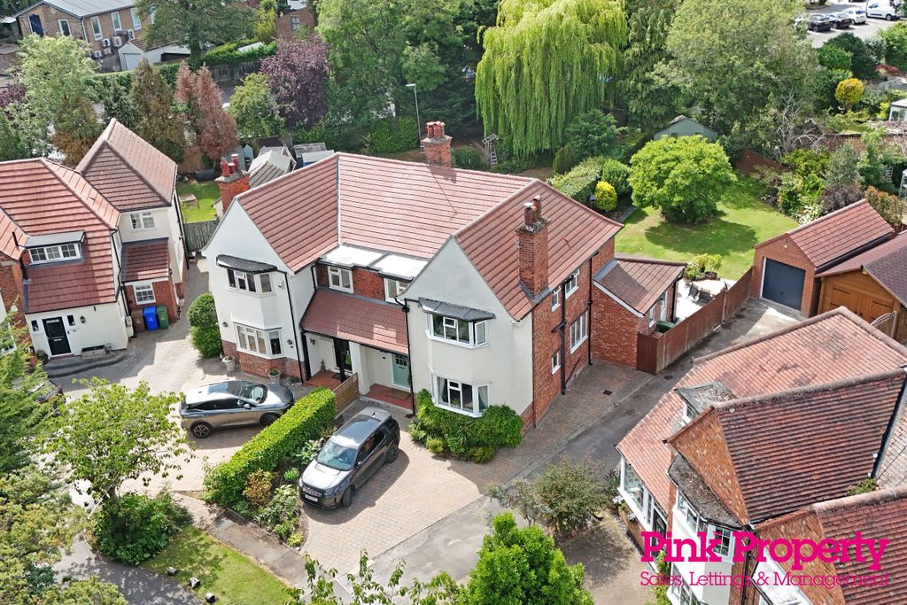 Property photo 2 of 24