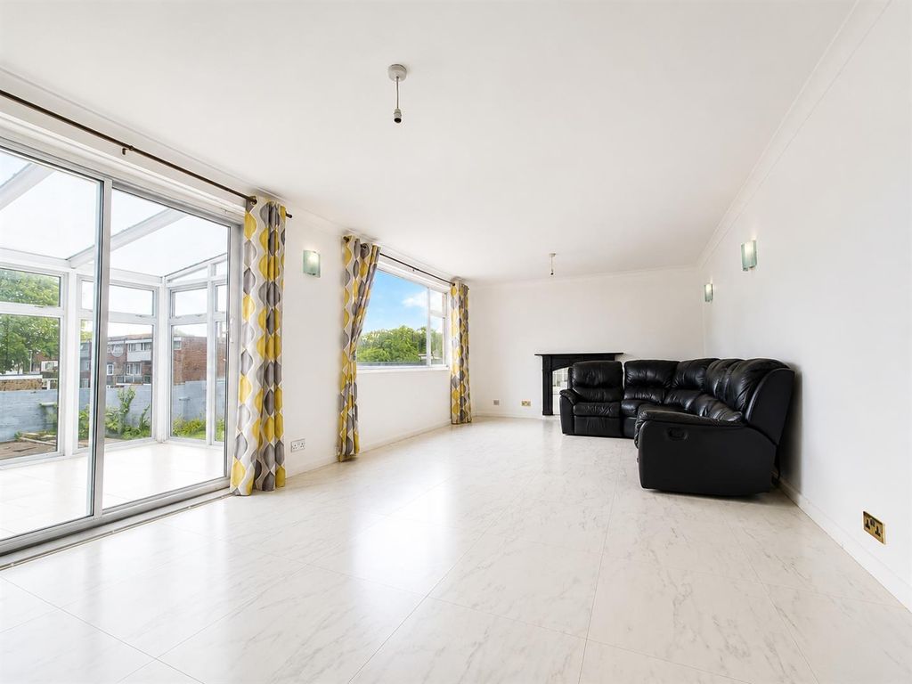 Property photo 3 of 18 5Df471F9-2659-40dc-Ad87-8F469873A8d2.Png