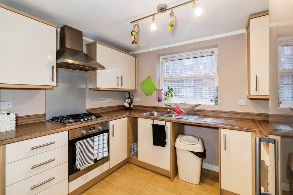 Property photo 2 of 16