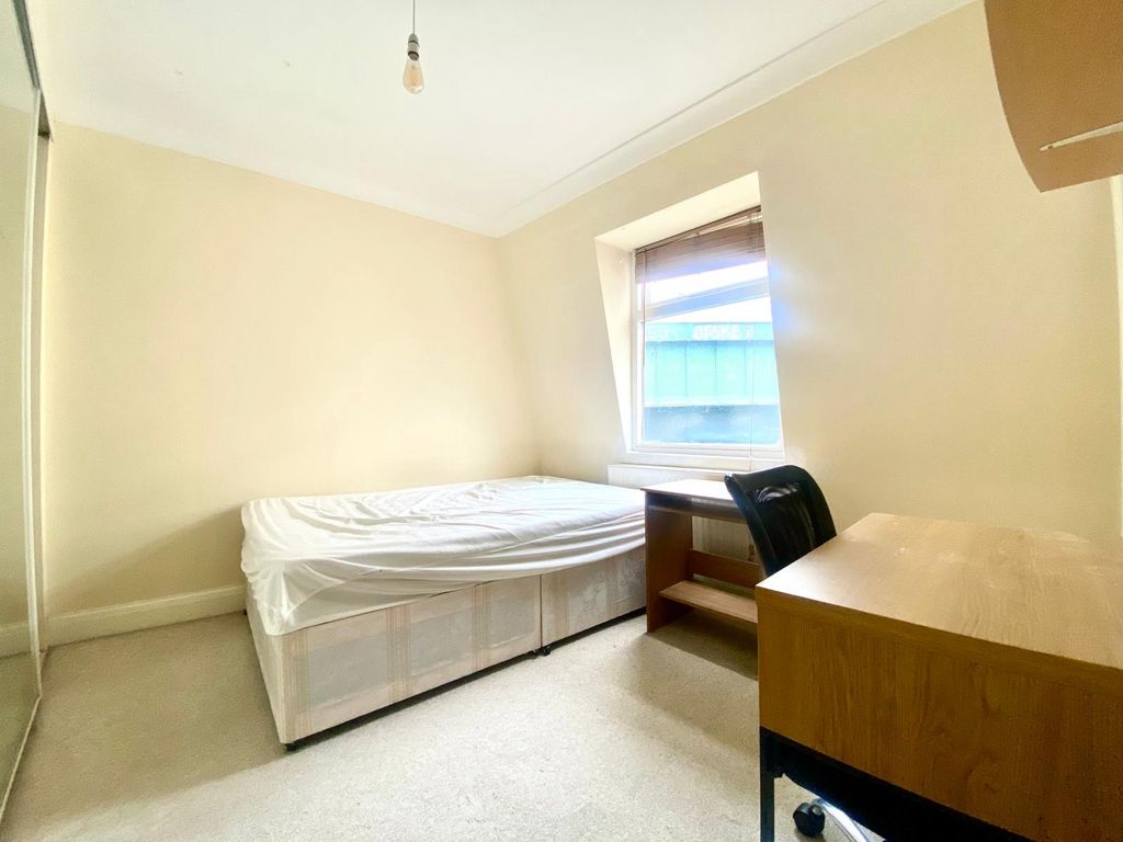 Property photo 2 of 9 Photo 5