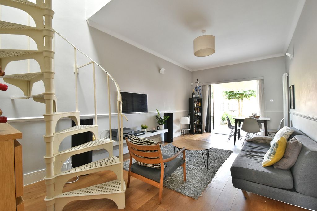 Property photo 2 of 13