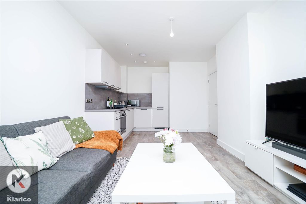 Property photo 2 of 11 Photo-5.Jpg