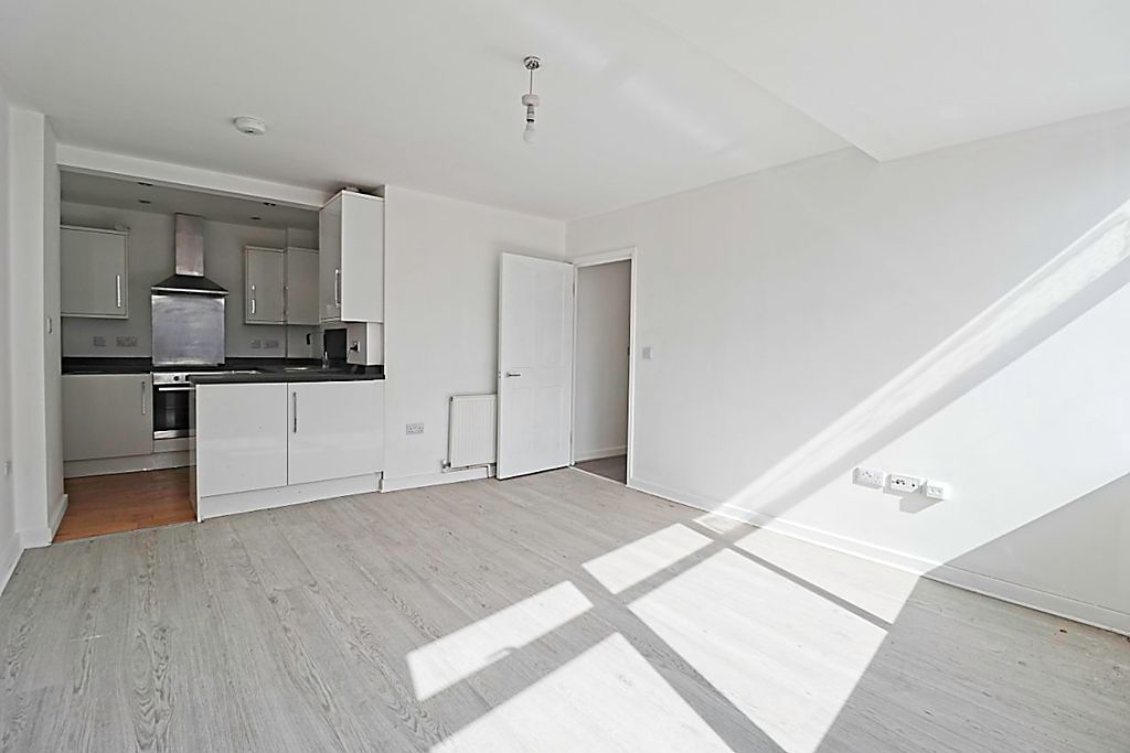 Property photo 1 of 15 Living Room / Kitchen