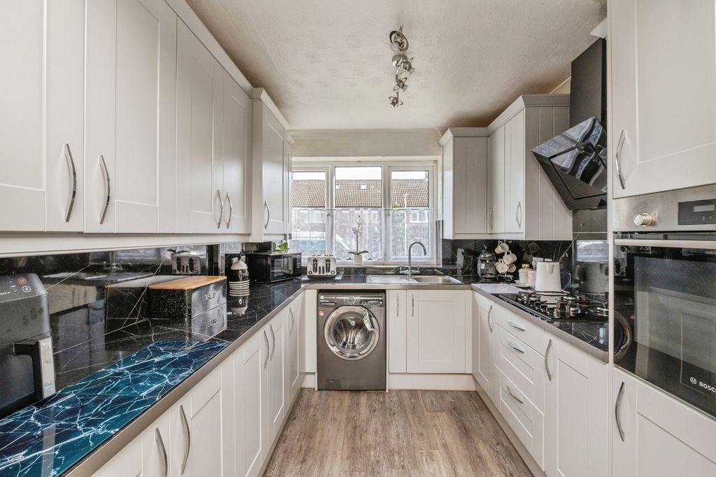 Property photo 2 of 16 Pbox-Img.Jpg