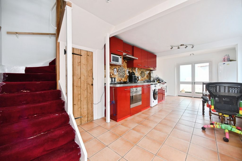 Property photo 3 of 21 Kitchen