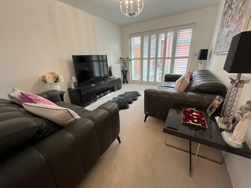 Property photo 3 of 19