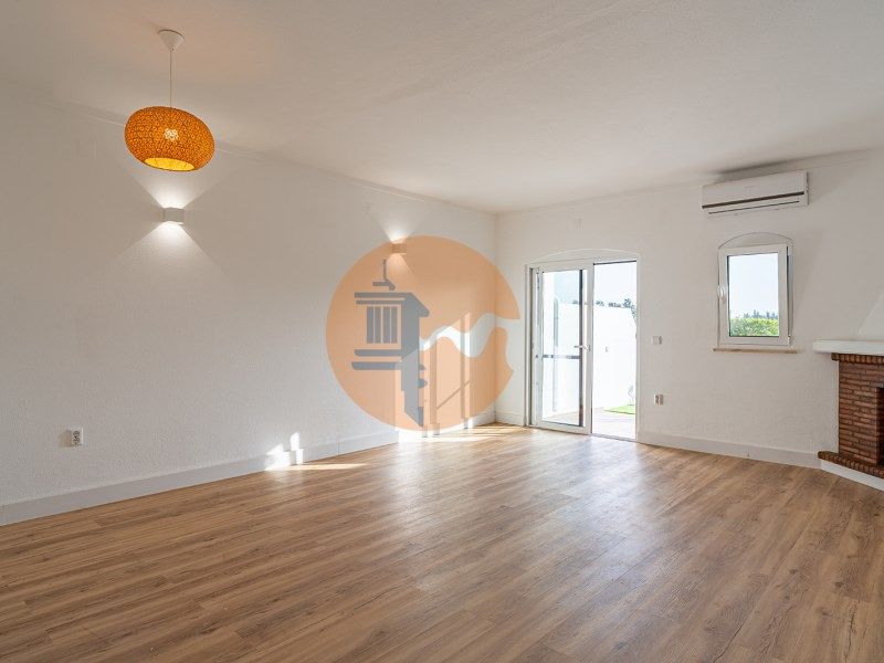 Property photo 2 of 31