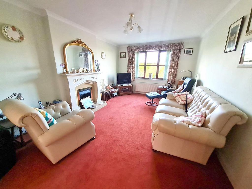 Property photo 3 of 20 Lounge.Jpg