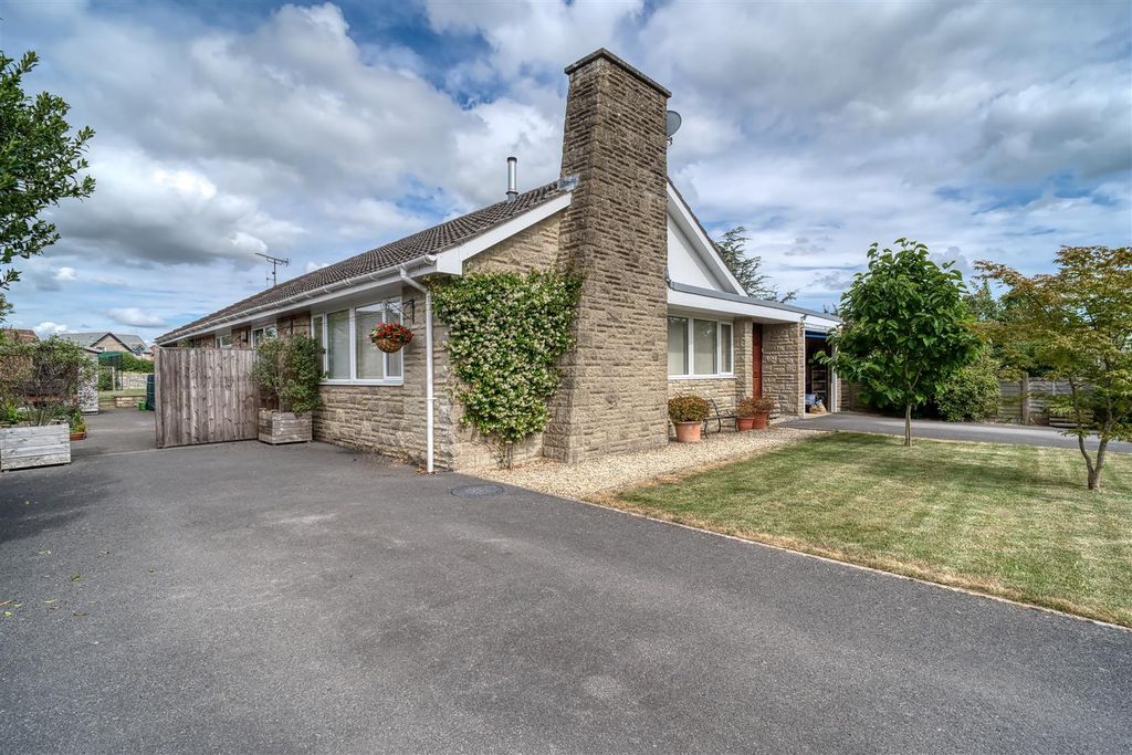 Property photo 1 of 11 Front