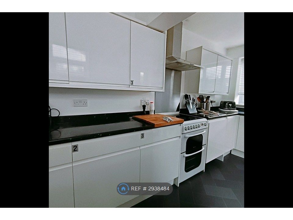 Property photo 3 of 6 Shared Kitchen Own Fridge Freezer
