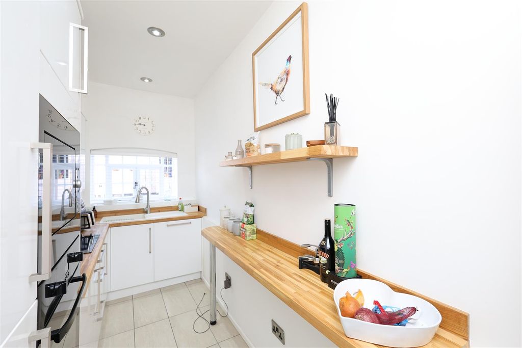 Property photo 3 of 18 Kitchen