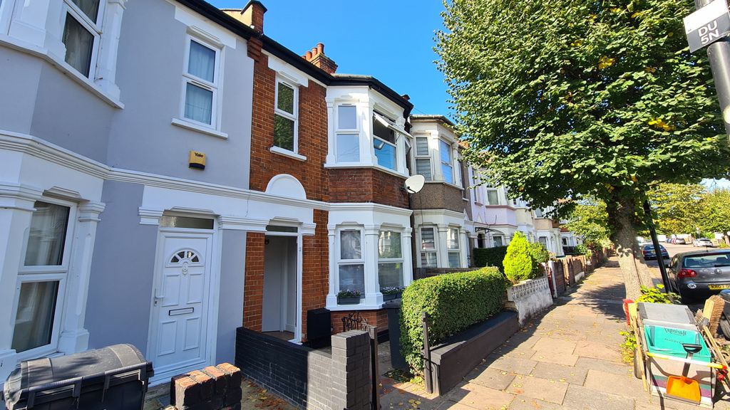 Property photo 1 of 10 Three Bedroom Duplex Maisonette