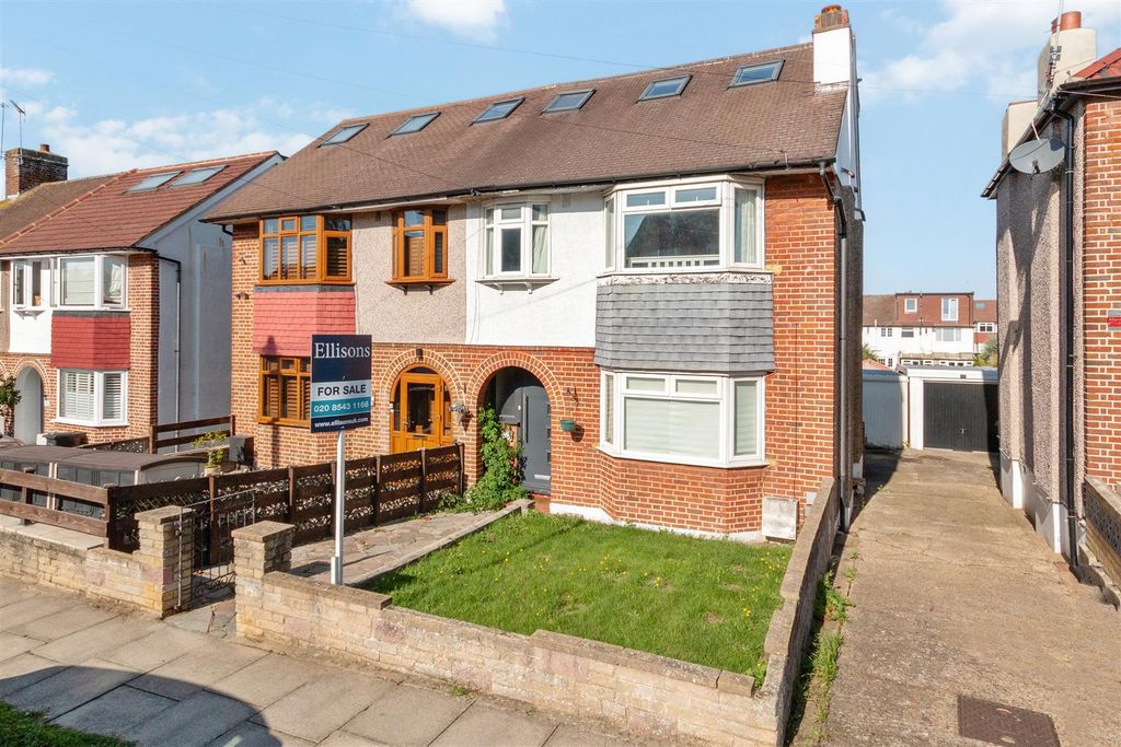 Property photo 1 of 12 Shaldon Drive