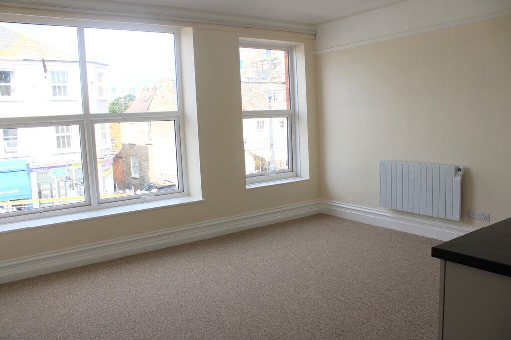 Property photo 3 of 7 Lounge