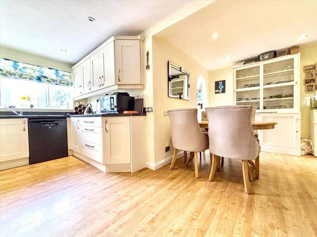 Property photo 2 of 19 Kitchen