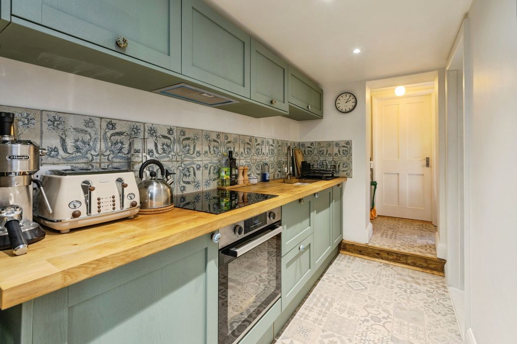 Property photo 3 of 19 Kitchen