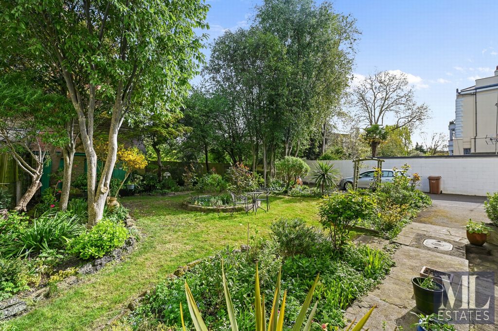Property photo 3 of 13 Photo 4